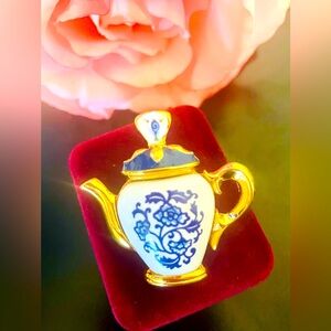 Vintage Goldtone Tea Time Blue/ White Teapot Brooch/ Pin.